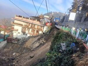 11 लाख जुर्माना, 80 लाख की आरसी; पार्षद की पत्नी समेत 3 नामजद, ध्वस्तीकरण के आदेश