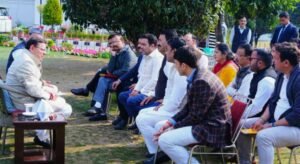 सरकारी कर्मचारियों की सुरक्षा के लिए बनेगी एसओपी, सीएम धामी ने मुख्य सचिव और डीजीपी को दिए निर्देश