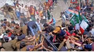 गैरसैंण में यूकेडी कार्यकर्ताओं का हंगामा, पुलिस ने 10-15 को लिया हिरासत में