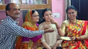 टैक्सी चालक की बेटी गीतिका पंत बनीं उत्तराखंड इंटर टॉपर, 98% अंक हासिल कर रचा इतिहास