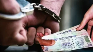 देहरादून में 3 हजार की रिश्वत लेते नगर निगम  का सुपरवाइजर गिरफ्तार-