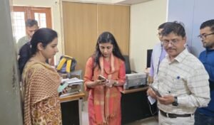 ड्यूटी छोड़ घर पर मिले JE पर प्रतिकूल प्रविष्टि, अधीक्षण अभियंता का वेतन रोका; पेयजल शिकायतों पर डीएम का जल संस्थान में औचक निरीक्षण