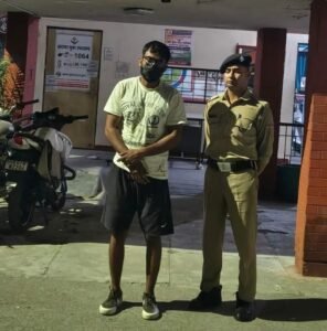 जोहड़ी तिराहे पर नशे में धुत कार सवार का हंगामा: ट्रैफिक जाम कर पुलिस से बदतमीजी, होंडा सिटी सीज