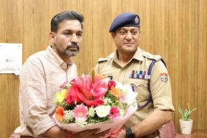 एसएसपी देहरादून ने नव नियुक्त डीएम आशीष चौहान से की शिष्टाचार भेंट