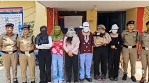 विकासनगर में स्पा सेंटर पर पुलिस का छापा, बिना सत्यापन 5 महिलाएं मिलीं, सेंटर बंद