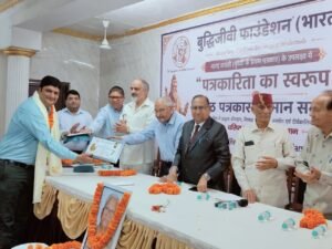 DD न्यूज के वरिष्ठ पत्रकार अवधेश नौटियाल सम्मानित, निष्पक्ष-जनहितकारी पत्रकारिता के लिए मिला पुरस्कार