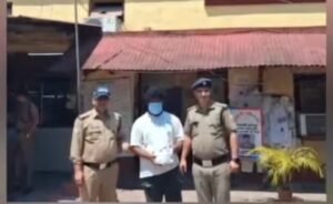देहरादून में नशा तस्करों पर पुलिस का प्रहार: चरस और 56 पैक शराब बरामद, 2 गिरफ्तार