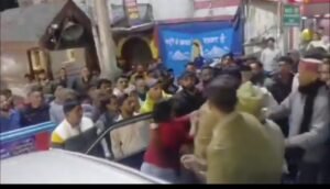 मसूरी में पर्यटन सीजन का पहला बवाल, माल रोड बैरियर पर गालीगलौच और मारपीट