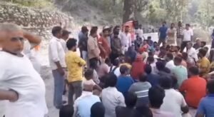 लखवाड़ बांध परियोजना में फिर भड़का श्रमिकों का आक्रोश, मांगों को लेकर दोबारा धरने पर बैठे मजदूर