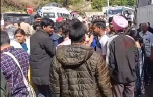 चमोली में पेट्रोल-डीजल संकट, जोशीमठ में यात्रियों का हंगामा, हाईवे जाम करने की कोशिश