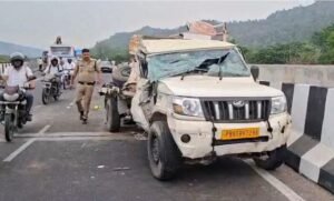 हरिद्वार फ्लाईओवर पर दर्दनाक हादसा, रोडवेज बस-पिकअप भिड़ी