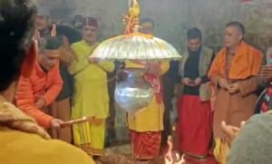 केदारनाथ धाम में मोदी के नाम विशेष पूजा हुई:12 साल पूरे होने पर जलाभिषेक, राष्ट्र की समृद्धि की प्रार्थना