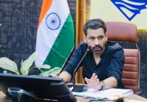 मुख्यमंत्री हेल्पलाइन की शिकायतों पर डीएम सख्त, स्वास्थ्य विभाग की 345 शिकायतें समय सीमा से बाहर