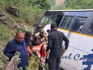 बद्रीनाथ–जोशीमठ मार्ग पर बड़ा हादसा टला, श्रद्धालुओं से भरी बस के ब्रेक फेल—आईटीबीपी जवानों ने बचाई स