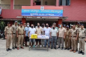 राजपुर में जुए के अड्डे पर दून पुलिस की सर्जिकल स्ट्राइक, अमेरिकी नागरिक समेत 13 गिरफ्तार