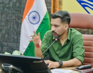 बैंकों की मनमानी पर डीएम सख्तः ‘जनता को परेशान किया तो होगी कार्रवाई,