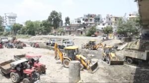 रिस्पना को नया जीवन देने की तैयारी, सफाई अभियान में जुटा प्रशासन