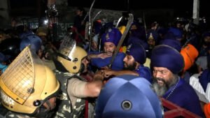 देहरादून में घुसे निहंगों का हंगामा: देर रात तक चलती रही तनातनी, फिर निहंगों को पांवटा साहिब की तरफ भेजा गया