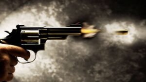 नशा करने से रोकने पर बेटे ने मां के सिर में मारी गोली, आरोपी गिरफ्तार