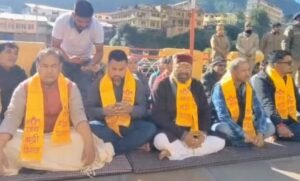 बदरीनाथ मंदिर के चढ़ावे को लेकर बढ़ा विवाद, हेराफेरी के विरोध में कांग्रेस विधायक उपवास पर बैठे