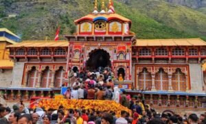 मंदिर के गर्भगृह में स्पाई कैमरा लेकर घुसा श्रद्धालु, पुलिस ने डिलीट कराए