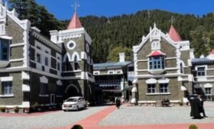 राष्ट्रीय और राज्य राजमार्गों, अस्पतालों, शिक्षण संस्थानों व आवासीय क्षेत्रों के पास शराब की दुकानों पर हाईकोर्ट सख्त, कार्रवाई के दिए निर्देश