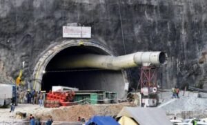 सिल्क्यारा टनल में बड़ा हादसा, कंक्रीट ब्लॉक गिरने से मजदूर की मौत