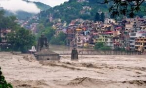 पहाड़ों पर आफत की बारिश: 84 सड़कें बंद, नदियों का जलस्तर बढ़ने से अलर्ट जारी