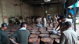 वन विभाग देहरादून की टीम का रुड़की में छापा, भारी मात्रा में तारपीन तेल और बिरोजा बरामद
