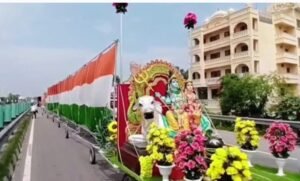 221 फीट लंबे तिरंगे के साथ निकले कांवड़िए, हरिद्वार से बागपत तक देंगे राष्ट्रभक्ति का संदेश