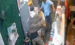 मसूरी के रेस्टोरेंट में लाठी-डंडों से हमला, CCTV फुटेज वायरल होने के बाद पुलिस जांच में जुटी