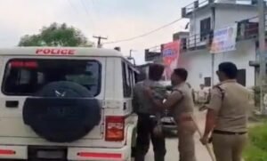 बाजपुर कॉलेज में छात्रसंघ चुनाव के नामांकन के बाद बवाल, पुलिस के लाठीचार्ज में तीन घायल