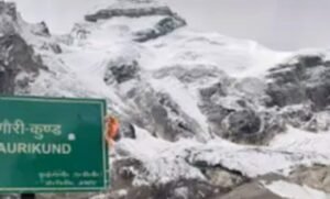पिथौरागढ़ में मूसलधार बारिश से जनजीवन प्रभावित, उच्च हिमालयी क्षेत्रों में पड़ी सीजन की पहली बर्फबारी