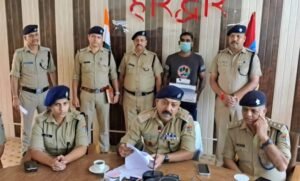 लॉरेंस बिश्नोई के नाम से जेल अधीक्षक को धमकी देने वाला गिरफ्तार, तमंचा और कारतूस बरामद