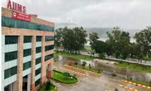 एम्स के नाम पर फर्जी भर्ती रैकेट का भंडाफोड़, तीन आरोपी पकड़े; फर्जी नियुक्ति पत्र और नकदी बरामद