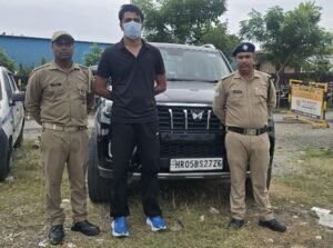 खतरनाक स्टंट पड़ा भारी, पुलिस ने उतारी खुमारी; स्कार्पियो सीज, आरोपी गिरफ्तार