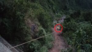 विकासनगर के त्यूणी में भीषण हादसा, 300 मीटर गहरी खाई में गिरी कार, 1 की मौत, दो लोग घायल