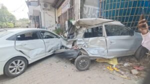 हरिद्वार में बेकाबू बस का कहर, अस्पताल के बाहर 5 वाहनों को मारी टक्कर, ऑटो चालक का हाथ कटकर अलग