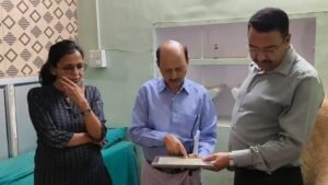 महिला की मौत के बाद हरकत में आया प्रशासन, हल्द्वानी में तीन क्लीनिकों पर जड़ा ताला