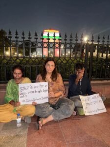 इंडिया गेट पर अंकिता के माता-पिता का धरना, बोले—‘CBI जांच पूरी होने तक कथित VIP की नियुक्ति पर लगे रोक’